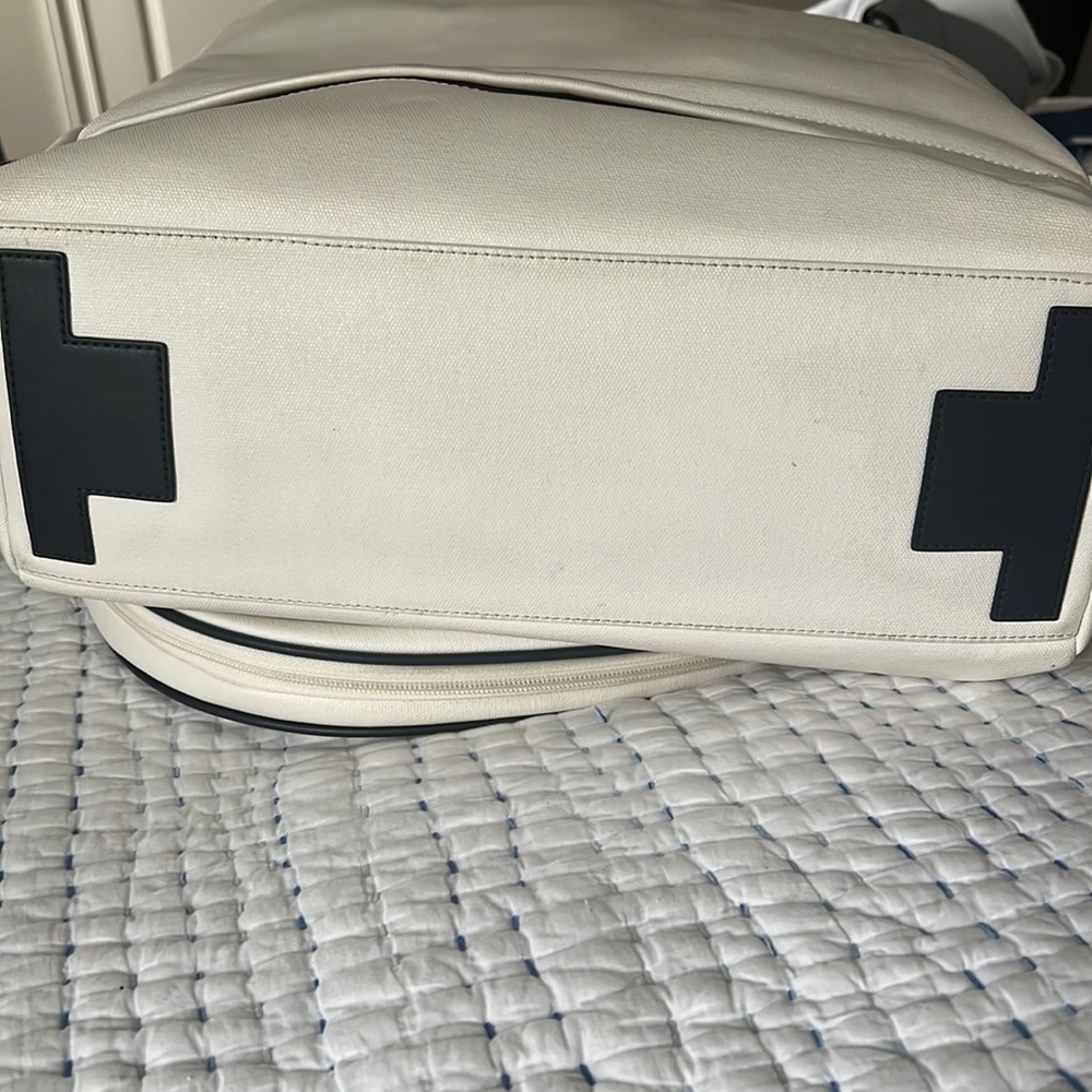 Tory Burch White and Burgundy Travel Bag - Picture 5 of 10
